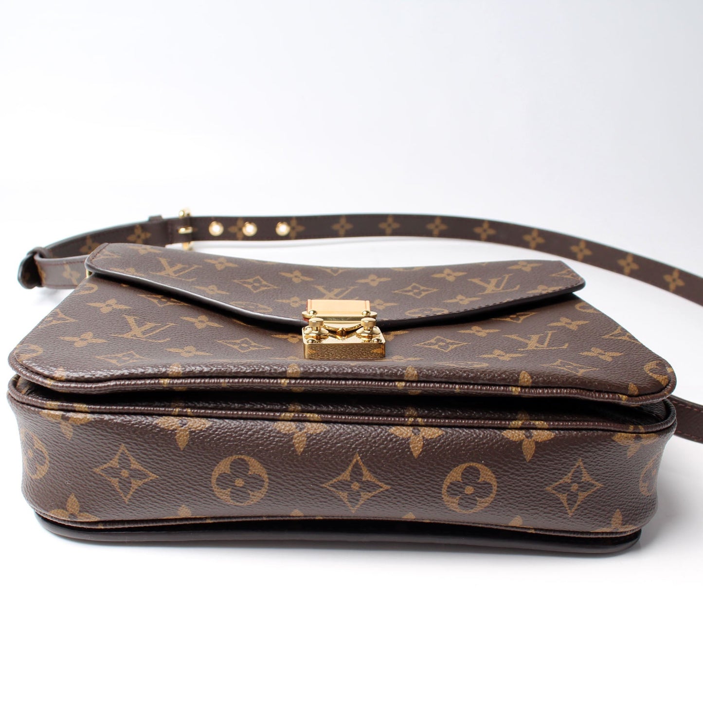 Louis Vuitton Pochette Metis Monogram