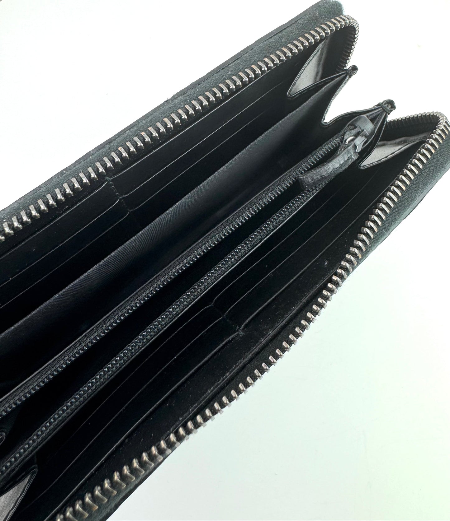 Gucci Zip Around wallet black