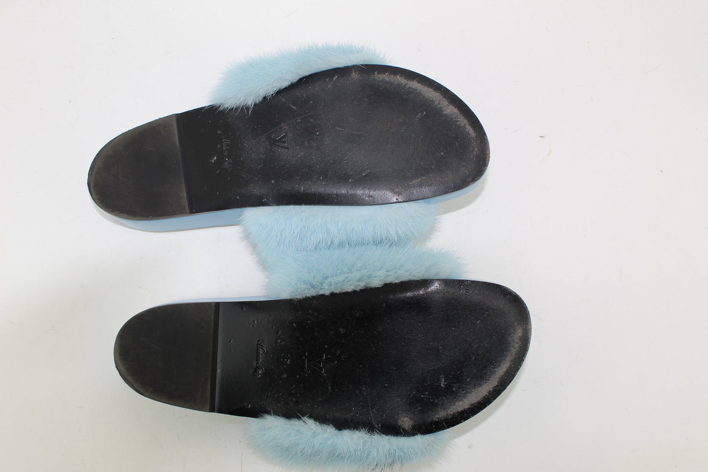 LOUIS VUITTON BOM DIA FLAT MULE SIZE 38.5
