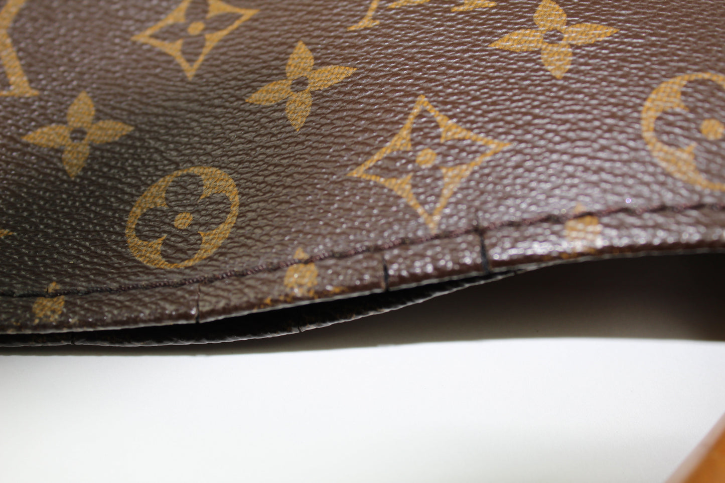 LOUIS VUITTON ARTSY MM