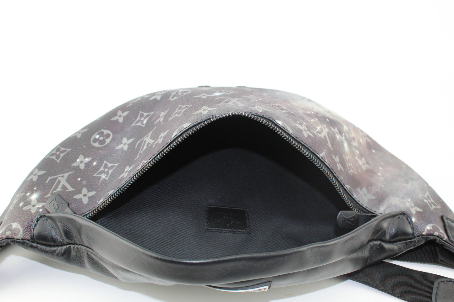 Louis Vuitton Discovery Bumbag Monogram Galaxy