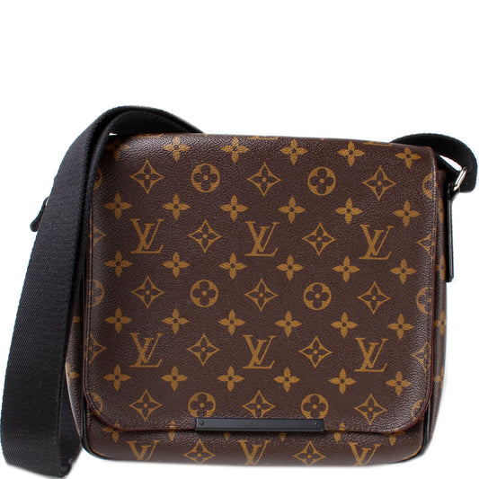 Louis Vuitton District PM Monogram