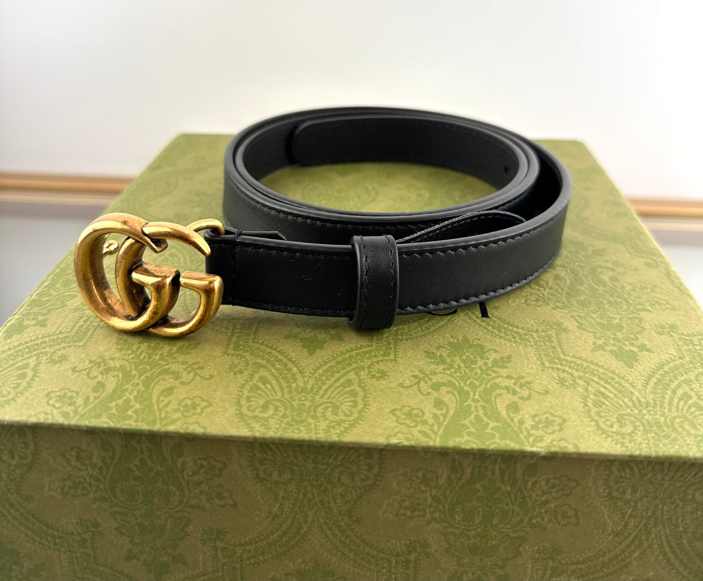 Gucci Leather belt with Double G buckle.