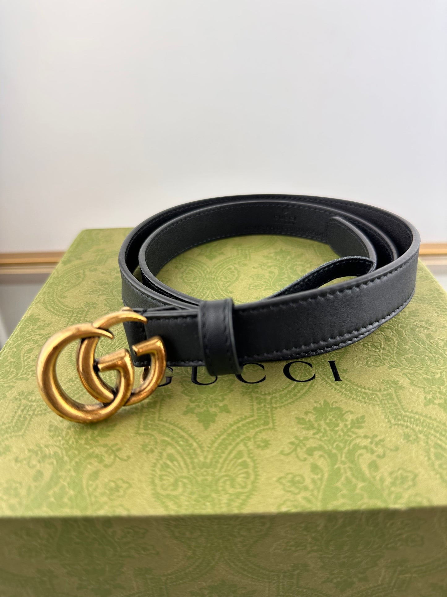 Gucci Leather belt with Double G buckle.