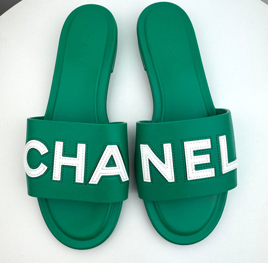 Chanel 23P Green White Leather CC Logo Slide Sandal Flat