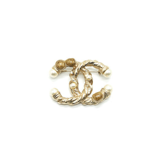 CHANEL CC PERAL BROOCH GHW