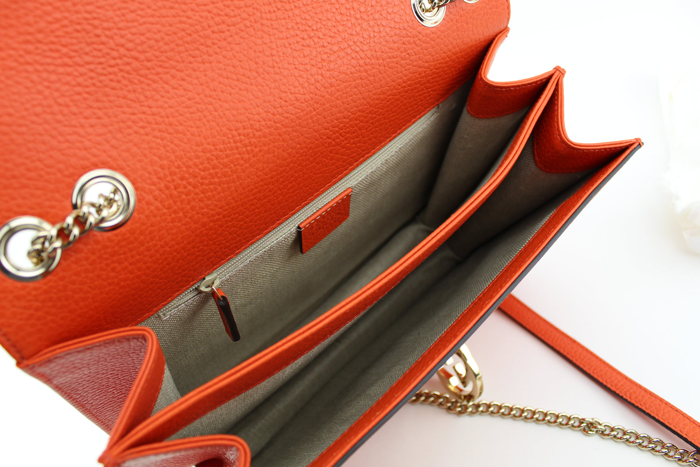 GUCCI MEDIUM INTERLOCKING G SHOULDER BAG