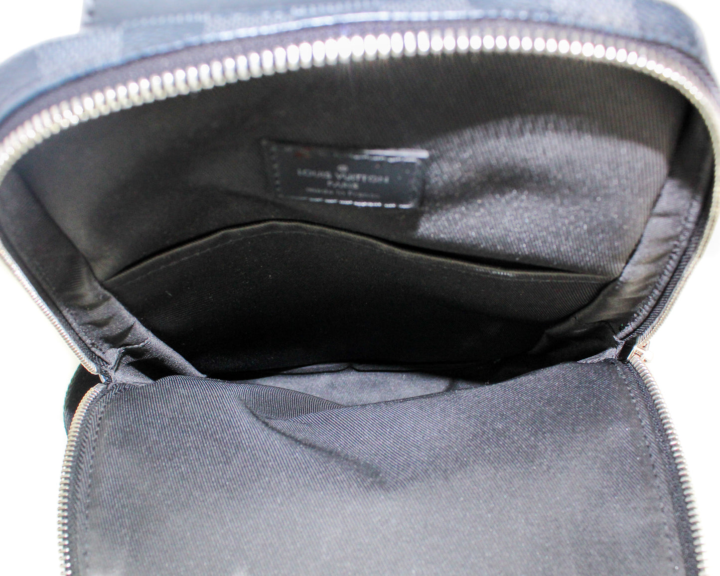 Louis Vuitton Avenue Sling bag
