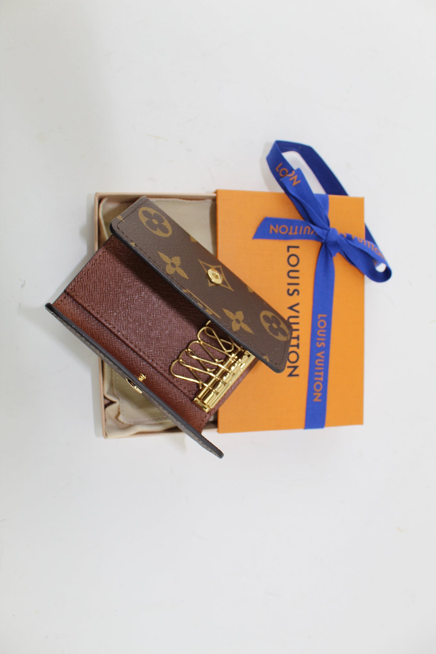 LOUIS VUITTON 6 KEY HOLDER