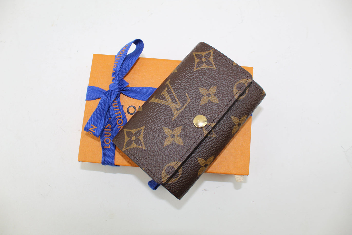 LOUIS VUITTON 6 KEY HOLDER
