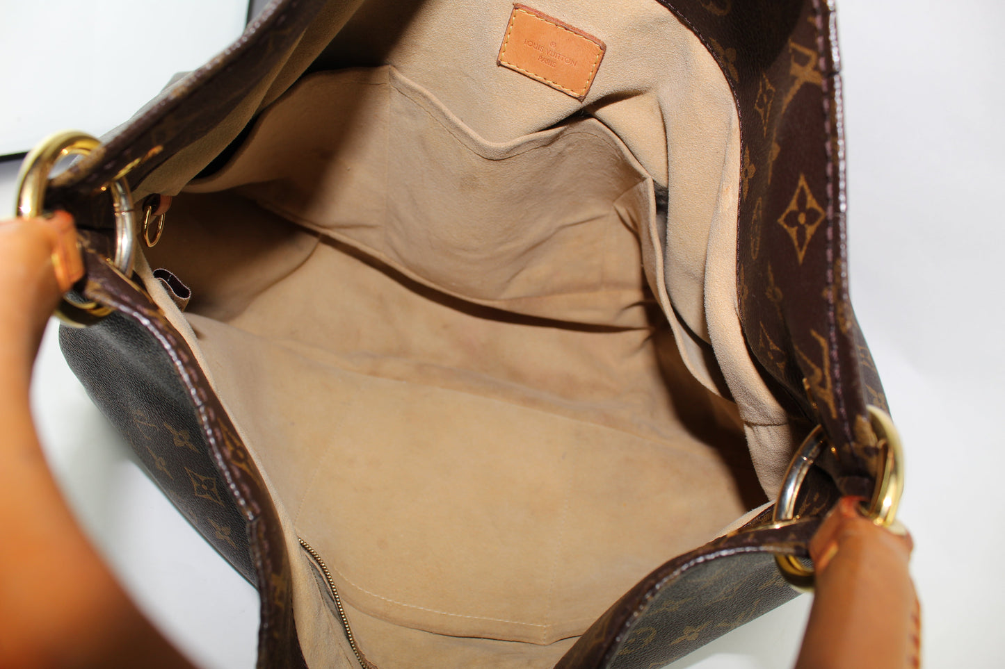LOUIS VUITTON ARTSY MM