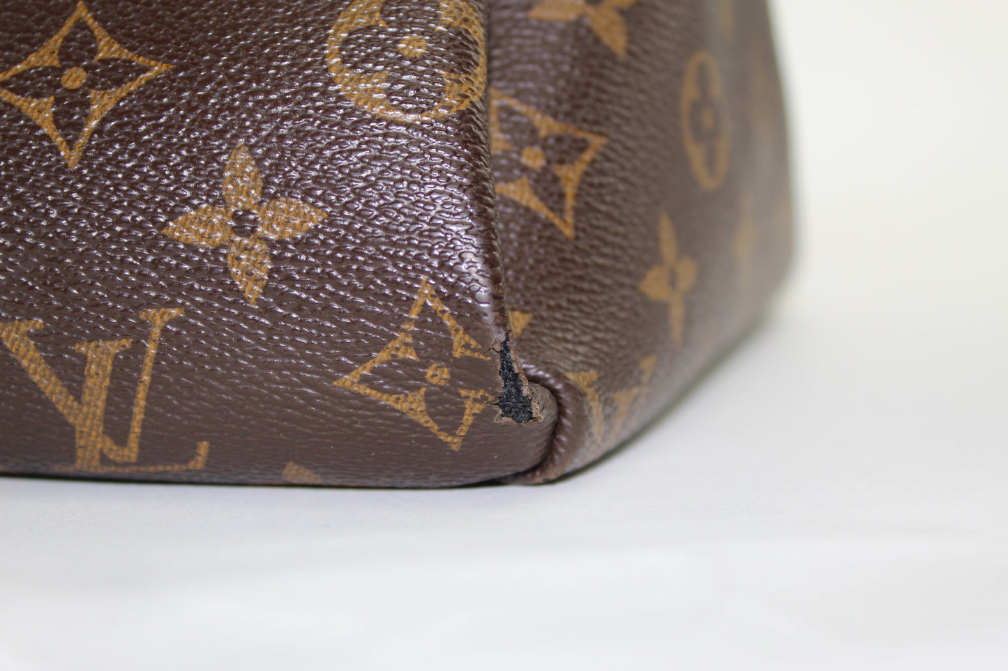 LOUIS VUITTON ARTSY MM