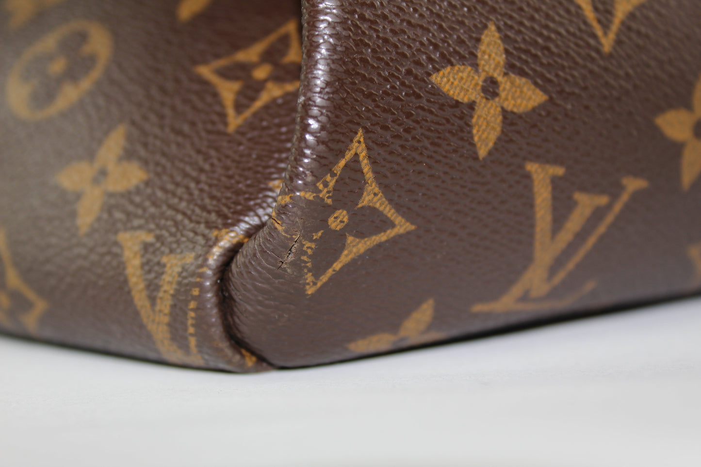 LOUIS VUITTON ARTSY MM