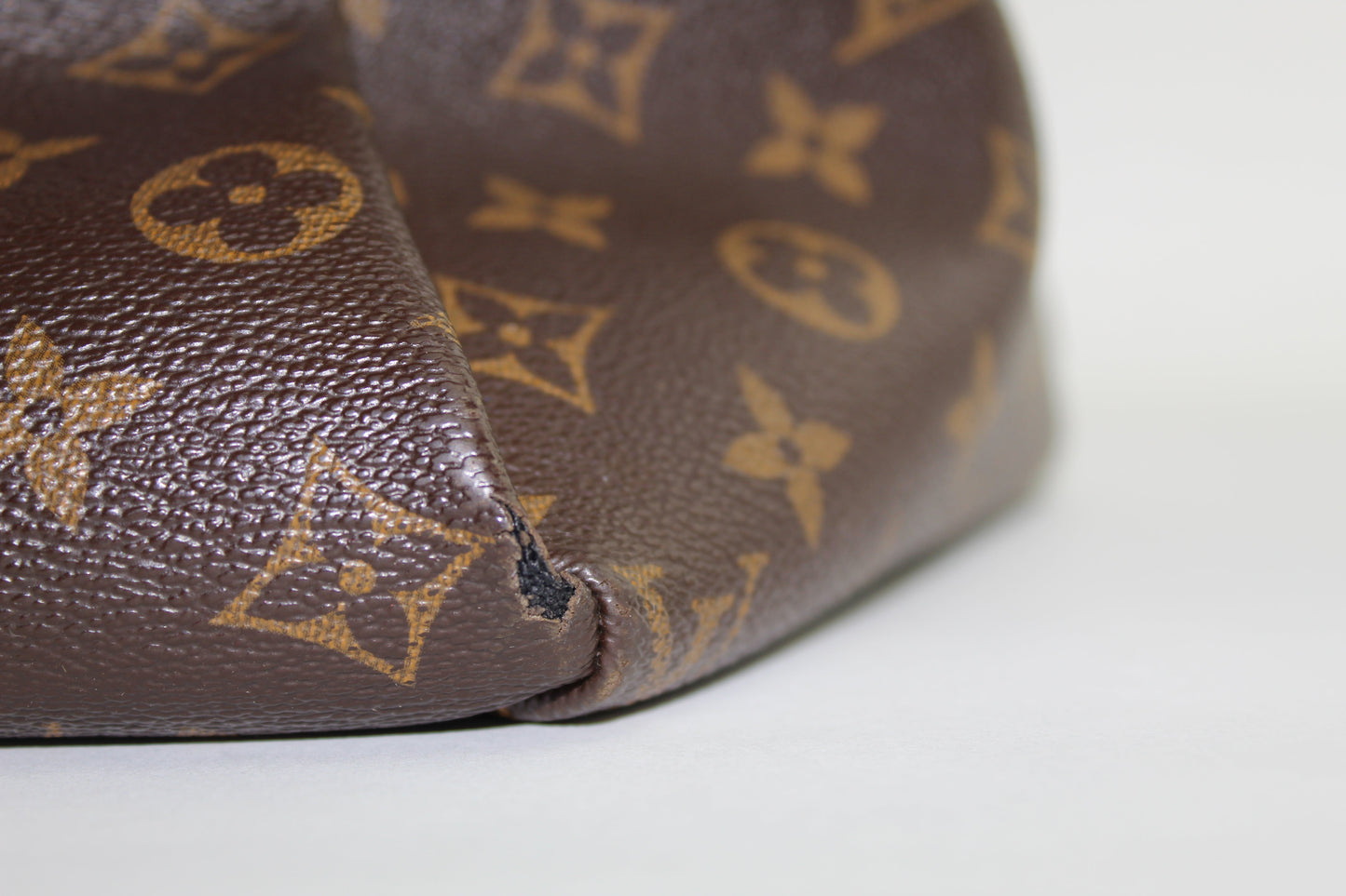 LOUIS VUITTON ARTSY MM