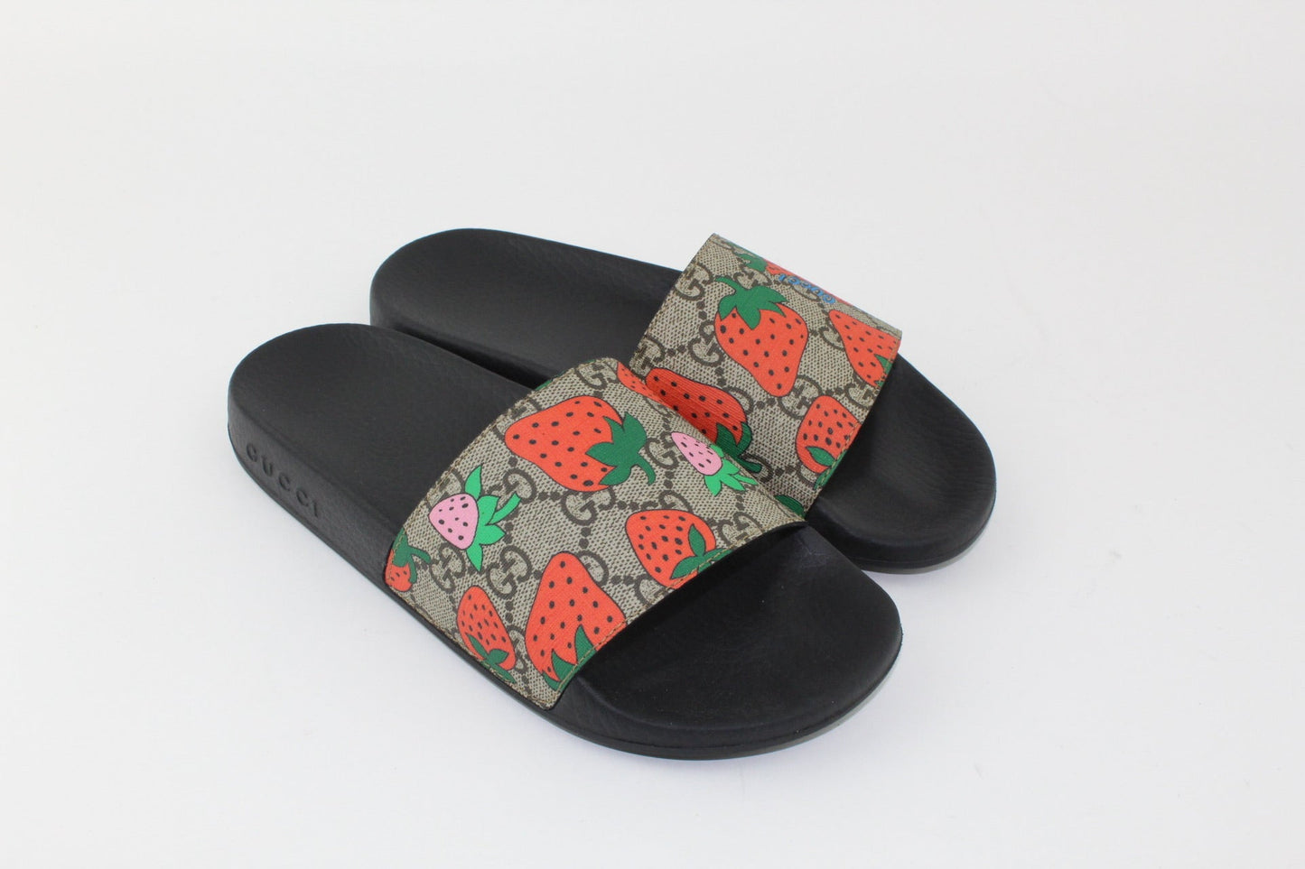 GUCCI GG STRAWBERRY SLIDES
