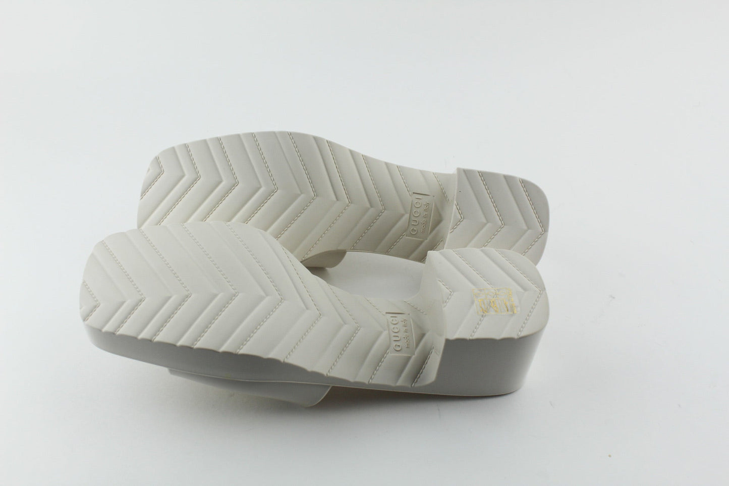 GUCCI RUBBER SLIDE SANDAL WHITE