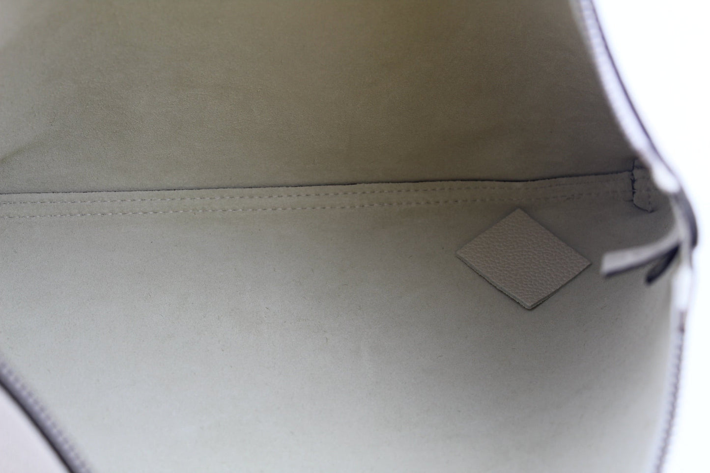 GUCCI WHITE LOGO LARGE LEATHER POUCH