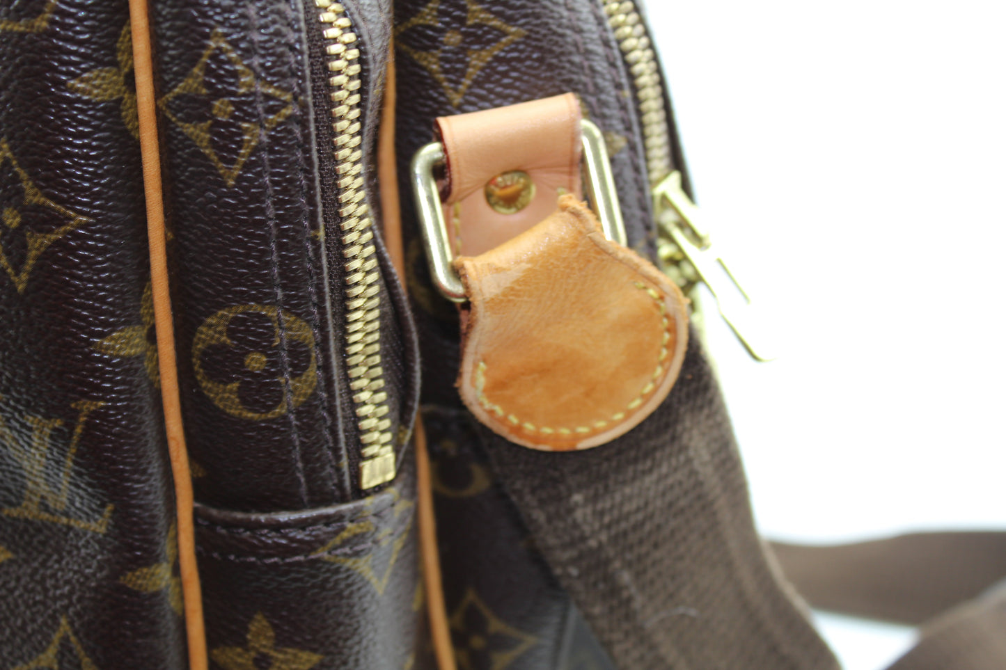 LOUIS VUITTON  MONOGRAM REPORTER GM CROSSBODY BAG