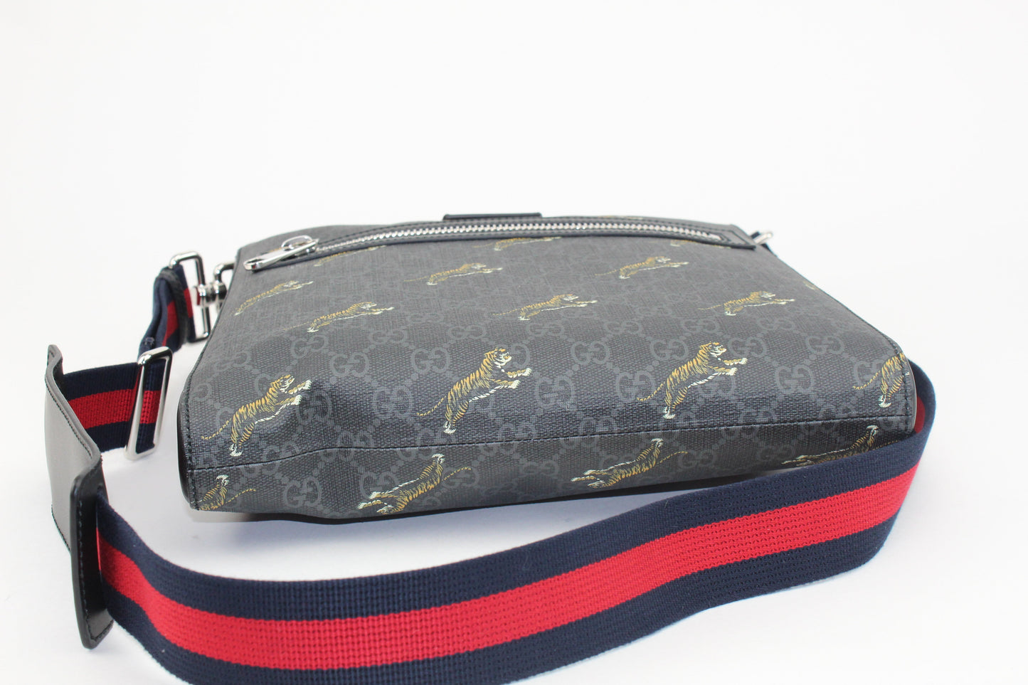 Gucci GG Supreme messenger with tigers