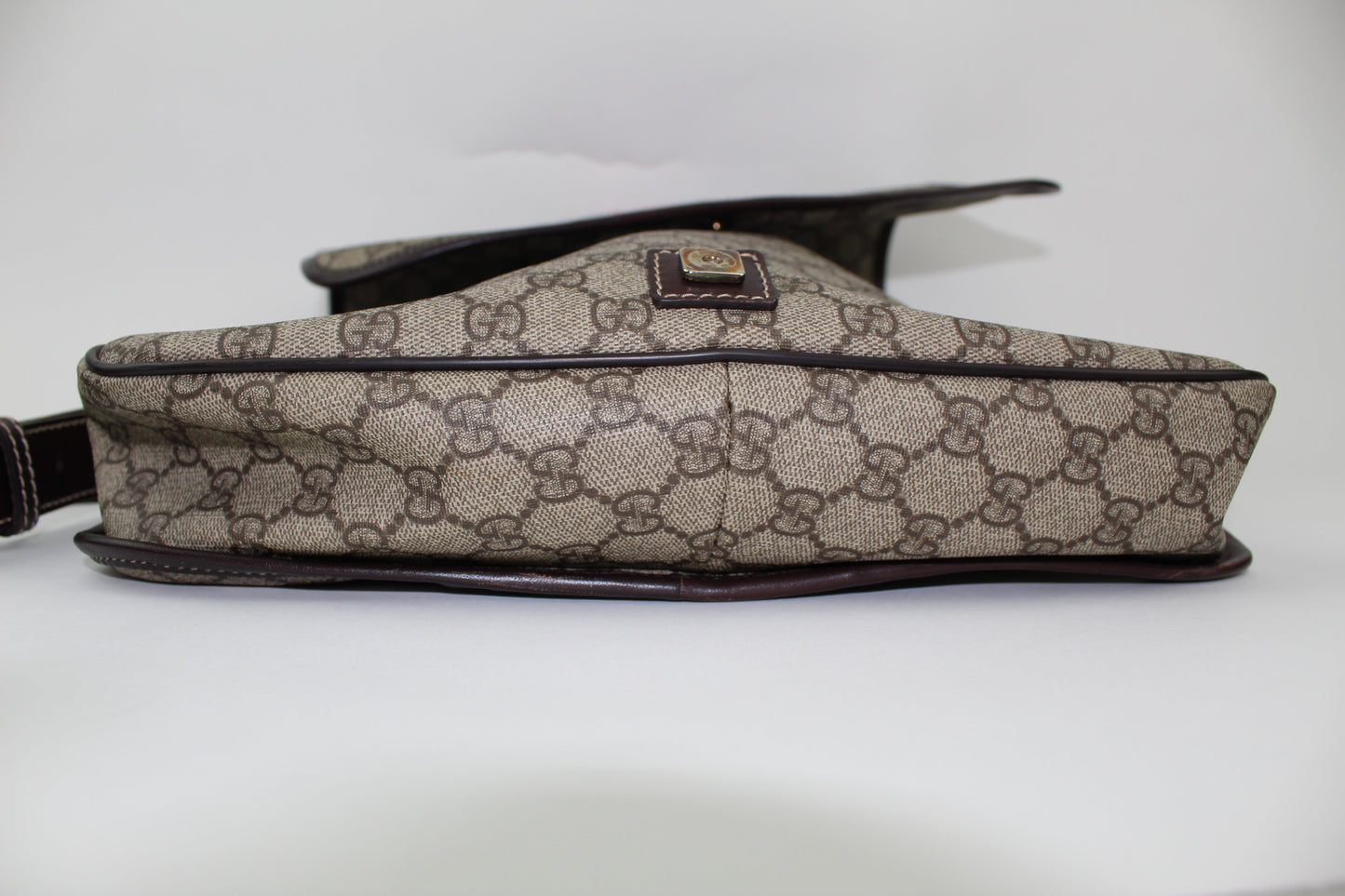GUCCI VINTAGE WEB FLAP MESSENGER GG SUPREME BAG