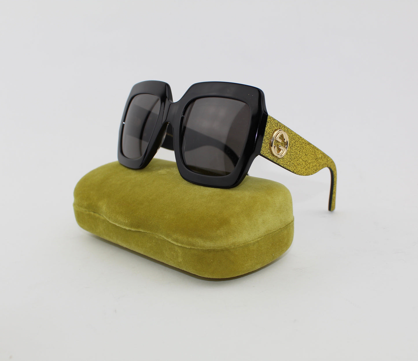 GUCCI OVERSIZED SUNGLASSES