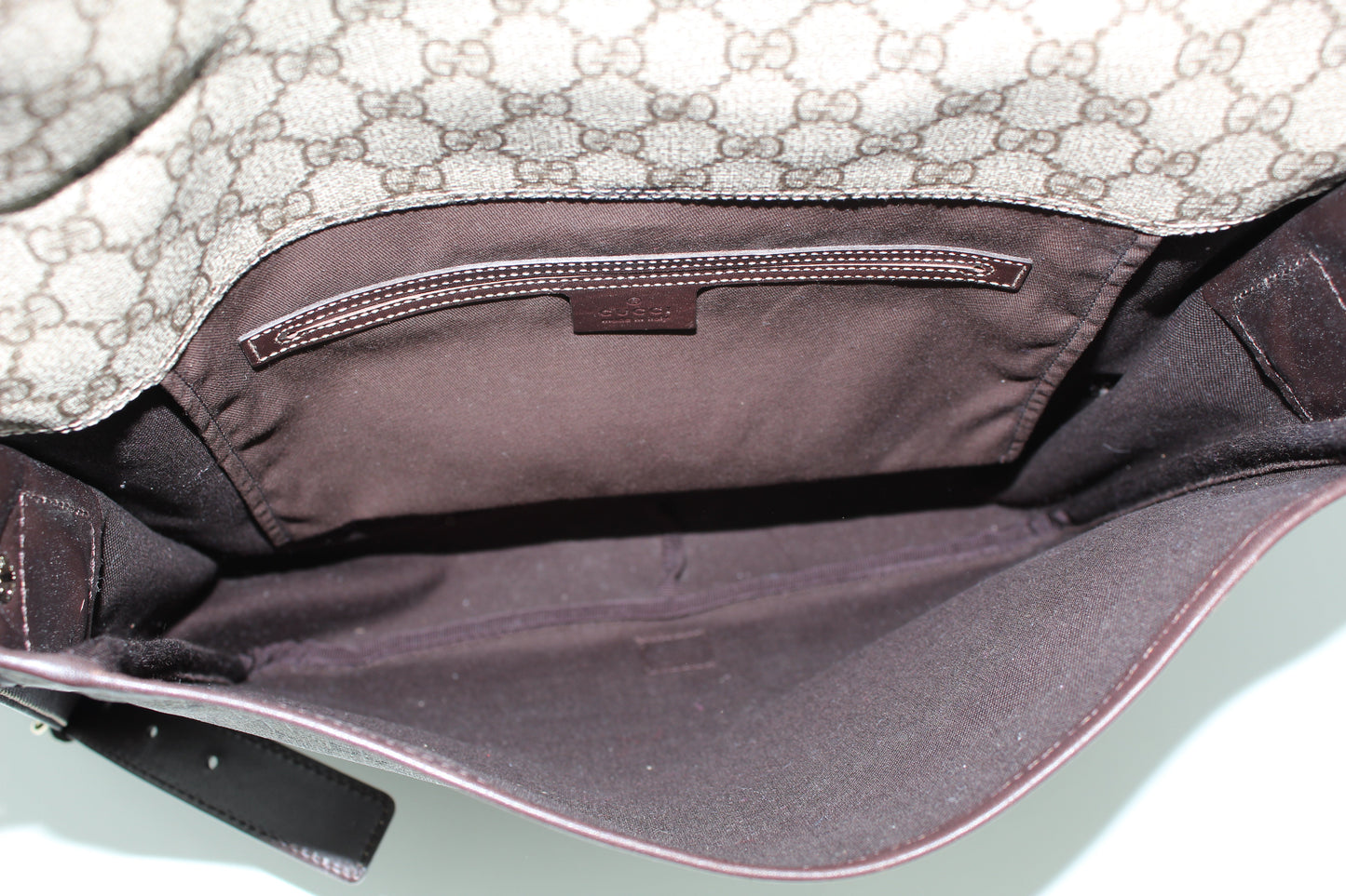 GUCCI VINTAGE WEB FLAP MESSENGER GG SUPREME BAG