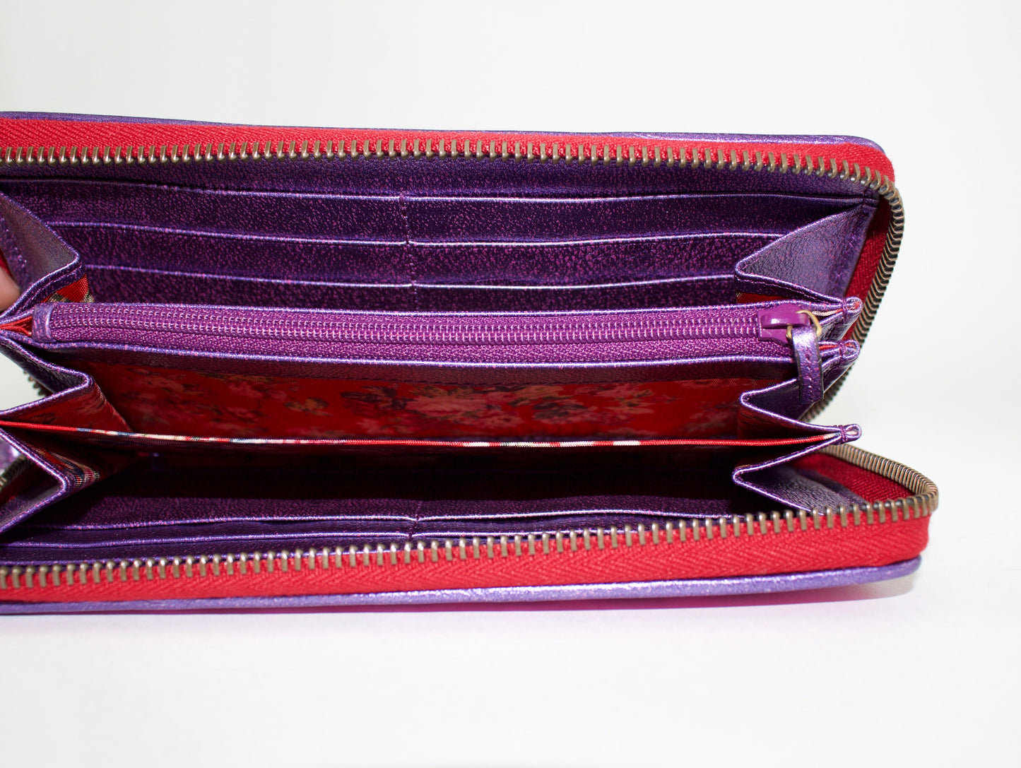 GUCCI LAMINATED  ZIP AROUND WALLET