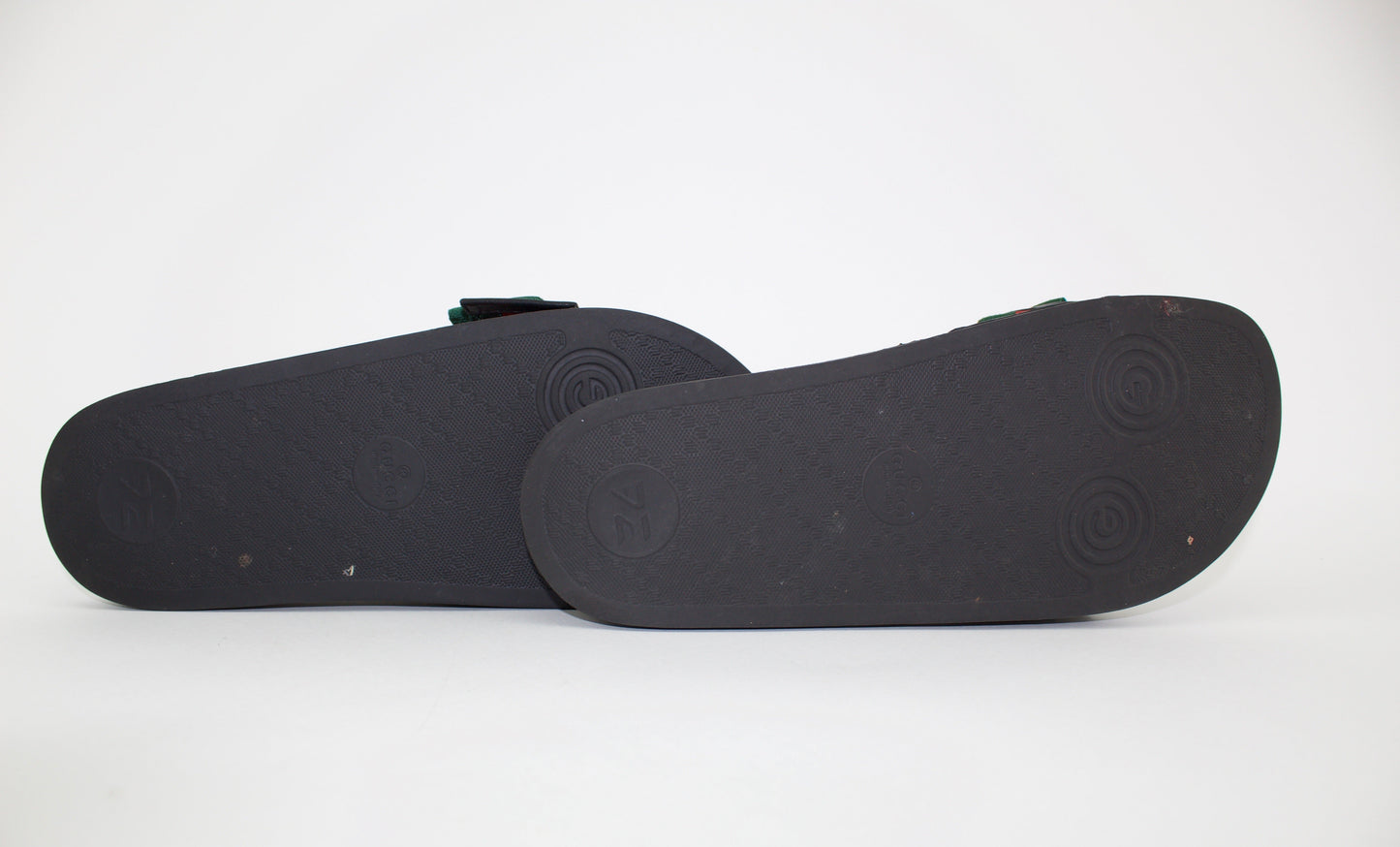 GUCCI PURSUIT BOW SLIDE SANDAL