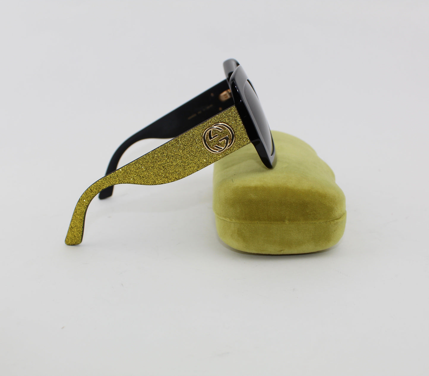 GUCCI OVERSIZED SUNGLASSES