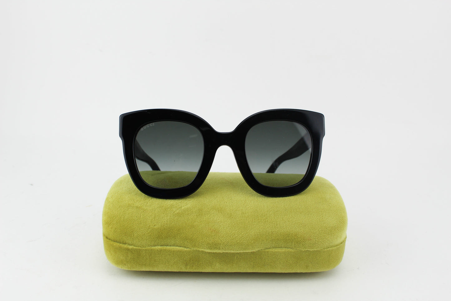 Gucci Round-frame acetate sunglasses with star
