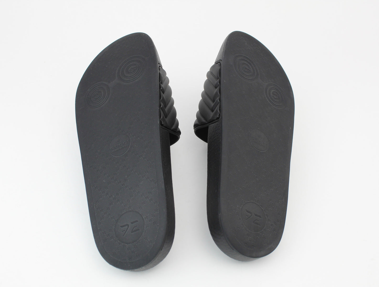 Gucci Men Matelasse Slides