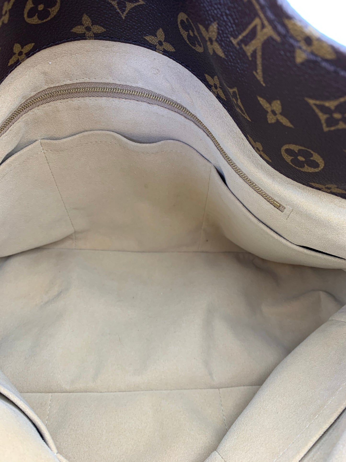 Louis Vuitton Artsy Monogram MM