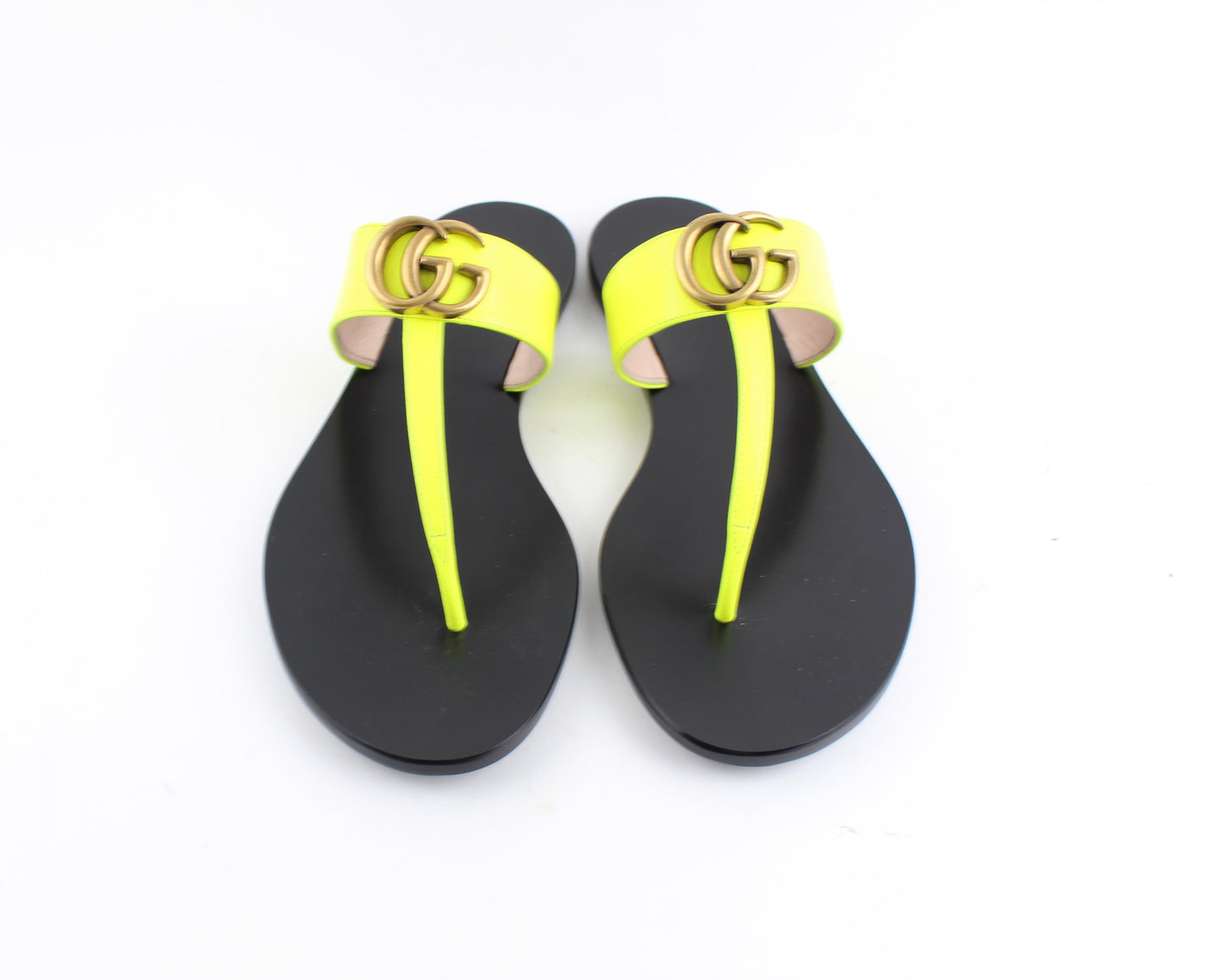 GUCCI LEATHER THONG SANDAL size 37.5