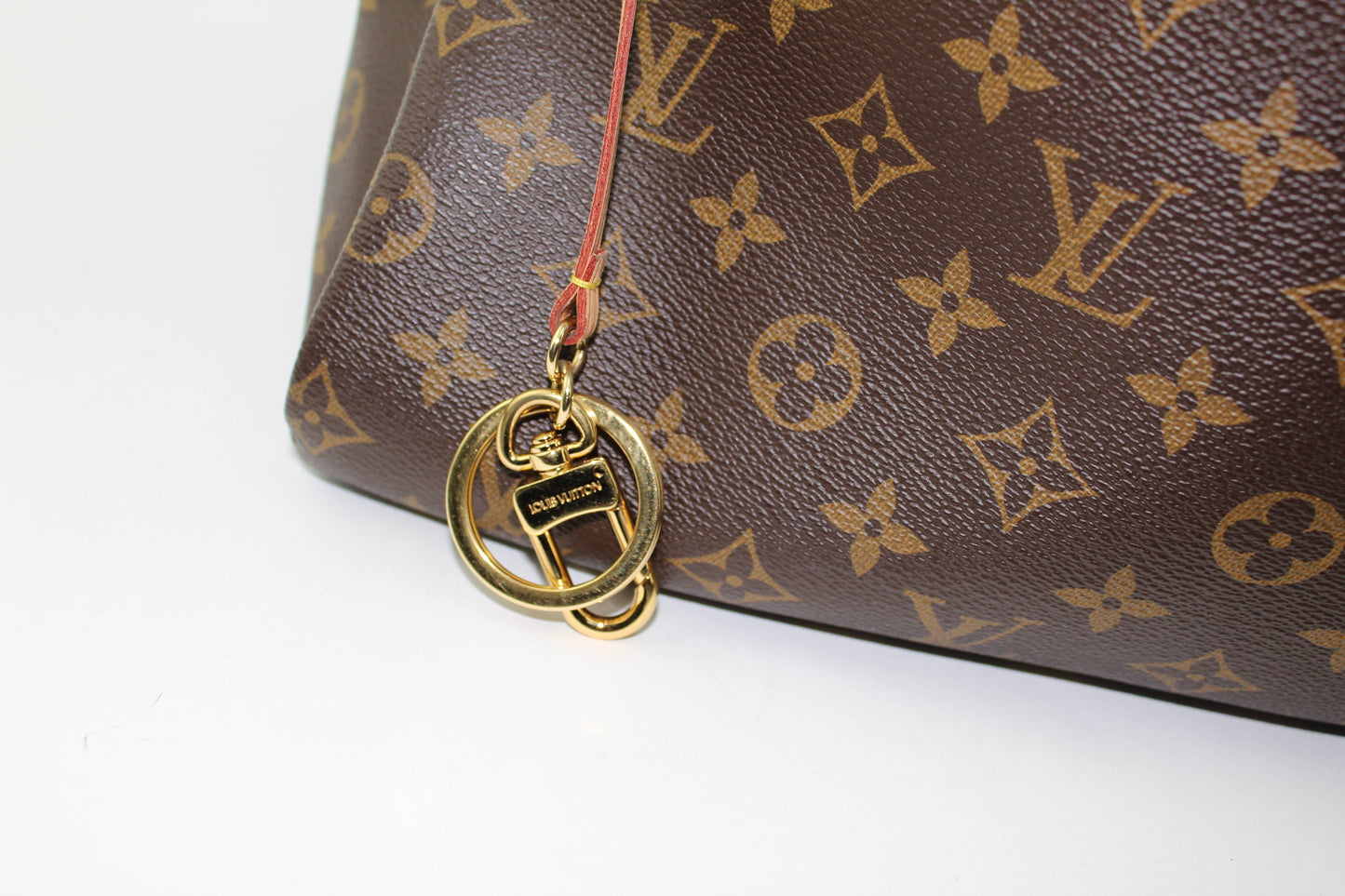 LOUIS VUITTON ARTSY MM MONOGRAM